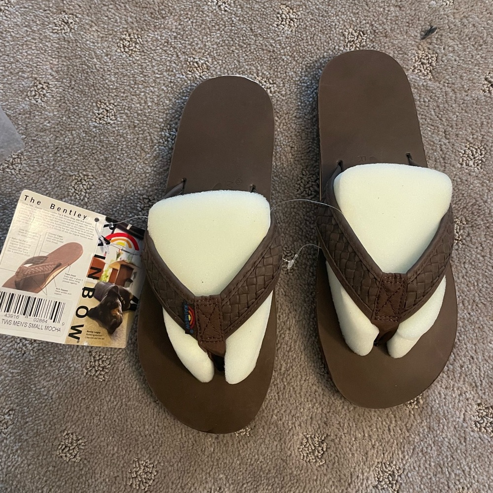 Brand new never worn! MENS RAINBOW SANDALS size S/7.5-8.5
